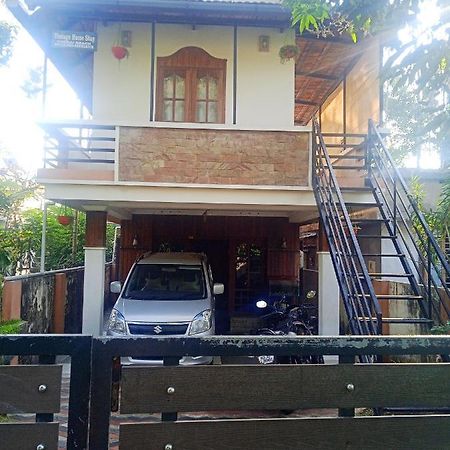 Vintage Inn Homestay Cherai Beach Exteriör bild